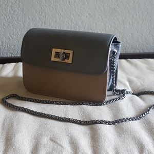 💞 BENETTON  crossbody.